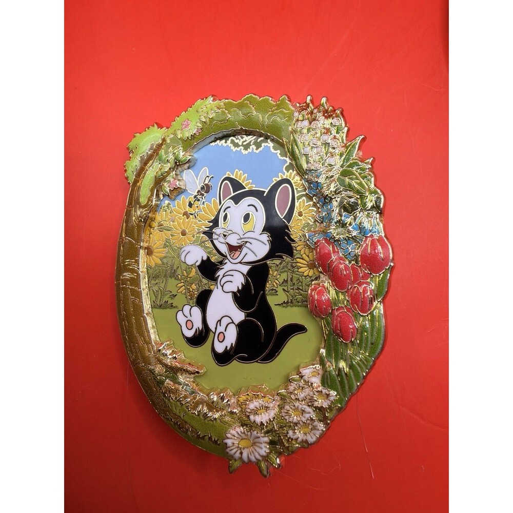 Disney TWDC DEC Spring Vibes Floral Portrait Frame Pin Le 300 Figaro Pinocchio